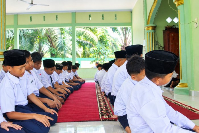 Salat Berjamaah dan Kultum, Wujud Pembiasaan Ibadah dan Penguatan Karakter Siswa MTsN 7 Bungo