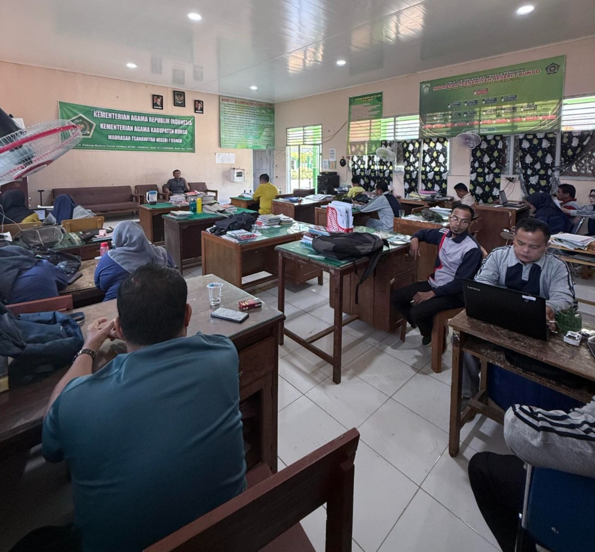 Kepala MTsN 7 Bungo Pimpin Rapat Evaluasi Pembelajaran dan Persiapan Kegiatan Madrasah
