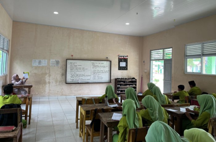 Siswa Kelas IX C MTsN 7 Bungo Pelajari Dampak Positif dan Negatif Globalisasi pada Pembelajaran IPS