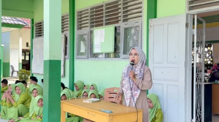 Yasinan dan Pengajian di MTsN 7 Bungo Berjalan Khidmat, Ibu Sumarni Sampaikan Apresiasi