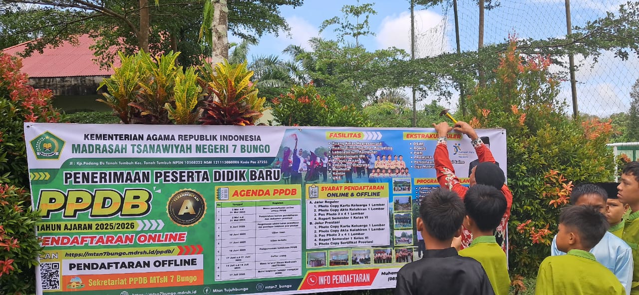MTs Negeri 7 Bungo Sosialisasikan Ppdb Tahun 2025/2026 Melalui Pemasangan Spanduk Di Berbagai Titik