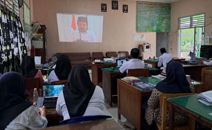 Kepala MTsN 7 Bungo Sampaikan Pesan Bijak Terkait Penggunaan Media Sosial