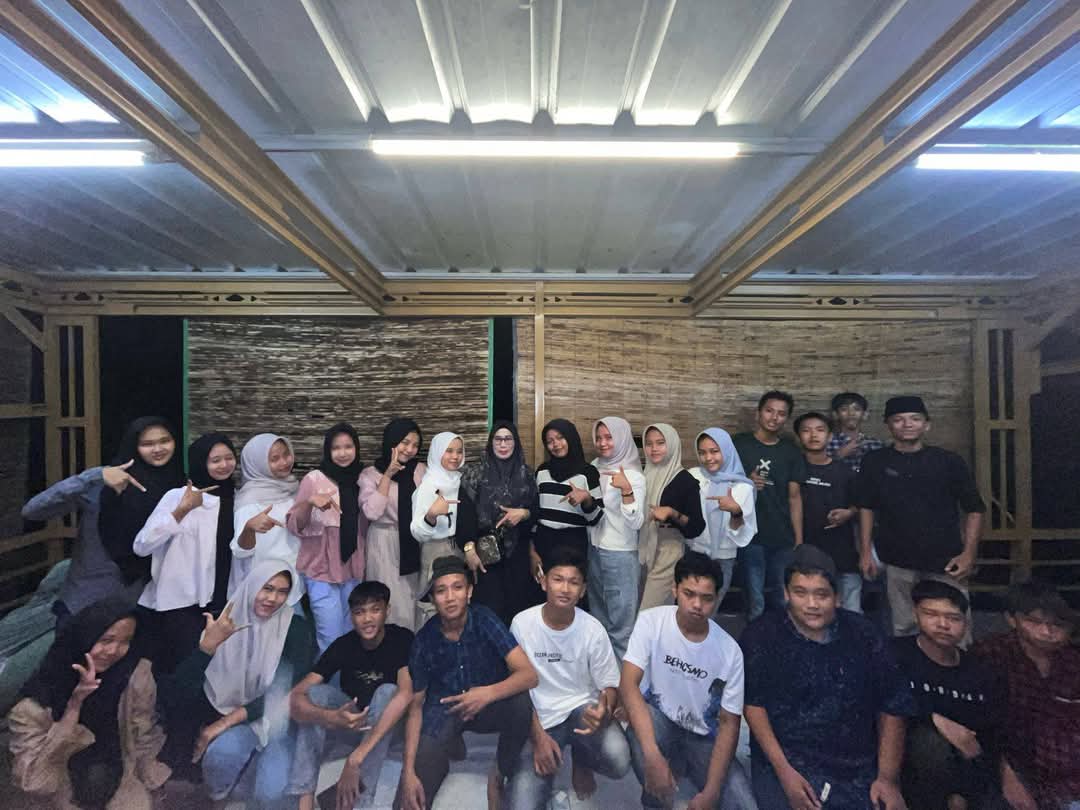 Kemeriahan Buka Puasa Bersama Kelas IX A MTs Negeri 7 Bungo