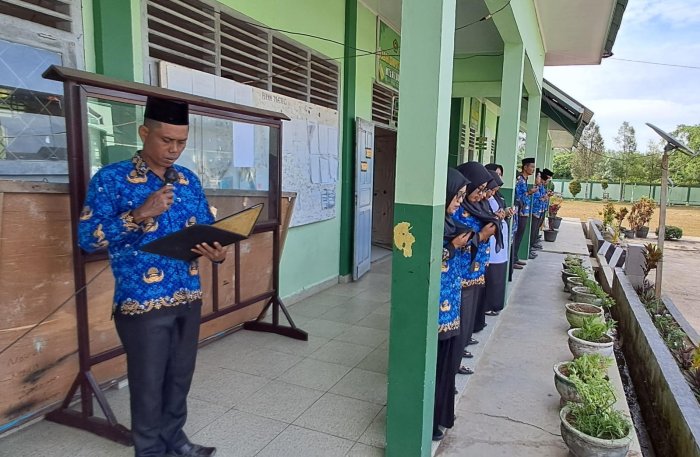 Ust. Gianto Jadi Pembaca Doa pada Upacara Hari Pahlawan Nasional 2025 di MTsN 7 Bungo