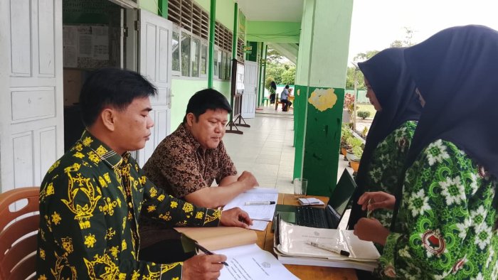 Guru Piket, Garda Terdepan Penjaga Ritme KBM di MTsN 7 Bungo