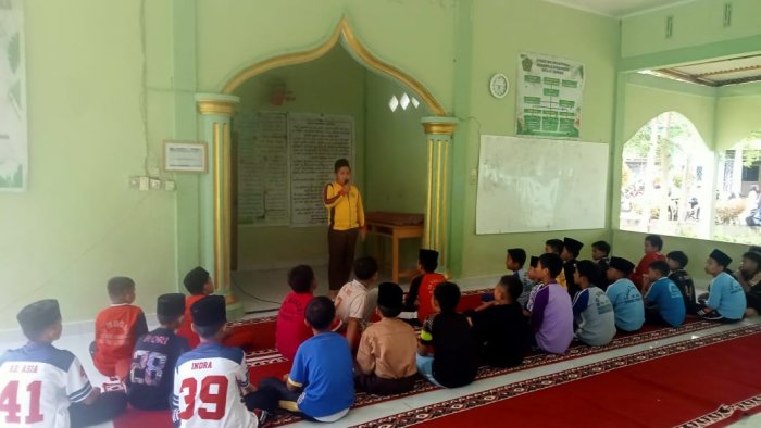 M. Fadhil Mahardika Sampaikan Kultum tentang Pentingnya Menuntut Ilmu Usai Shalat Dzuhur