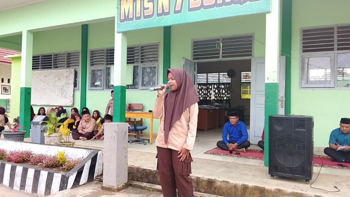 Suara Merdu Melani Siswi VII B Hipnotis Penonton di Grand Final MTsN 7 Bungo Mencari Bakat