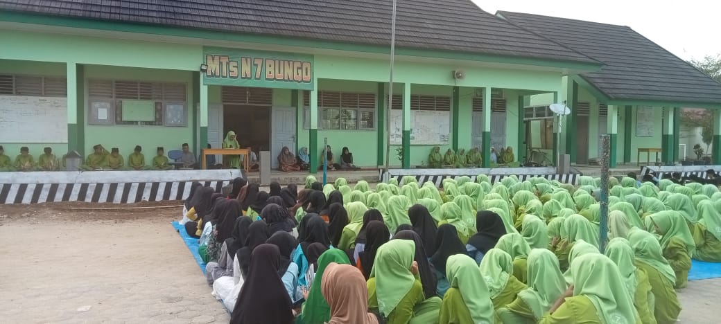 Kegiatan Rutin Pembacaan Yasin Bersama Kembali Digelar di MTsN 7 Bungo