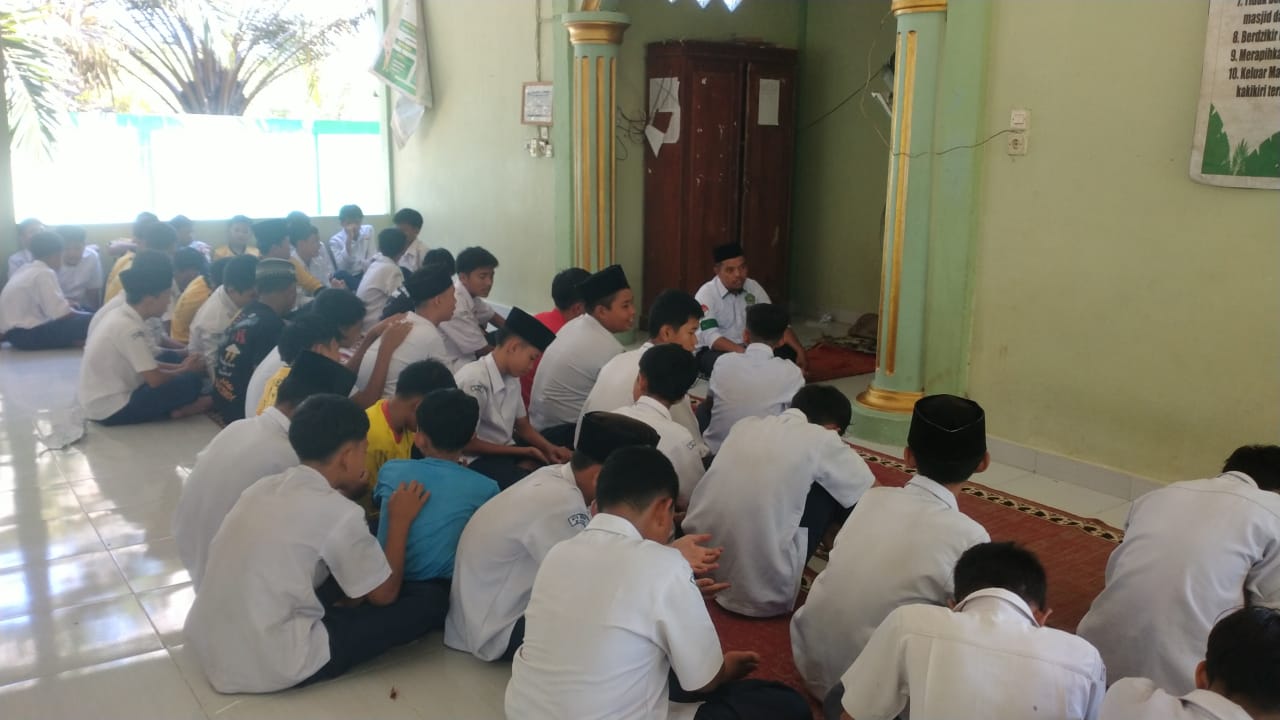 Siswa MTs Negeri 7 Bungo Kembali Laksanakan Pembiasaan Shalat Dzuhur Berjamaah
