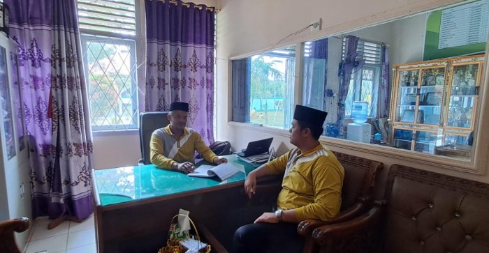 Kepala MTsN 7 Bungo Laksanakan Supervisi Administrasi Guru untuk Tingkatkan Kualitas Pembelajaran