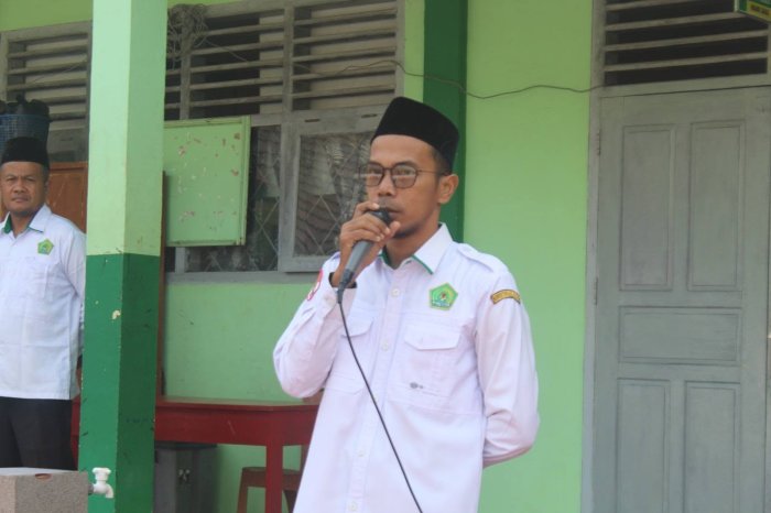 Pintar Saja Tidak Cukup, Pembina Upacara Ajak Siswa MTsN 7 Bungo Menjadi Pribadi Hebat