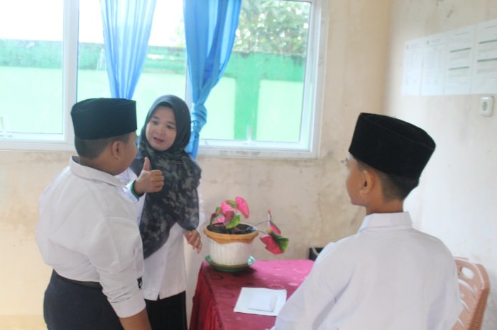 Disiplin Petugas Piket, Kunci Sukses Budaya Bersih di MTsN 7 Bungo Disiplin Petugas Piket, Kunci Sukses Budaya Bersih di MTsN 7 Bungo