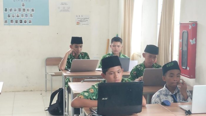 Delegasi MTsN 7 Bungo Ikuti Sesi Kedua OMI 2025 Bidang IPA Terintegrasi