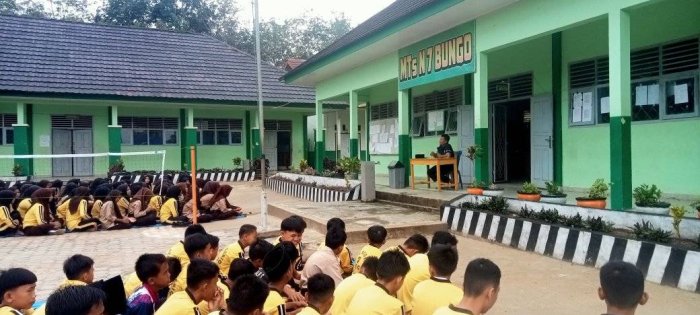 Kepala MTsN 7 Bungo Buka Class Meeting dengan Pembinaan Karakter dan Kuis Sambung Ayat