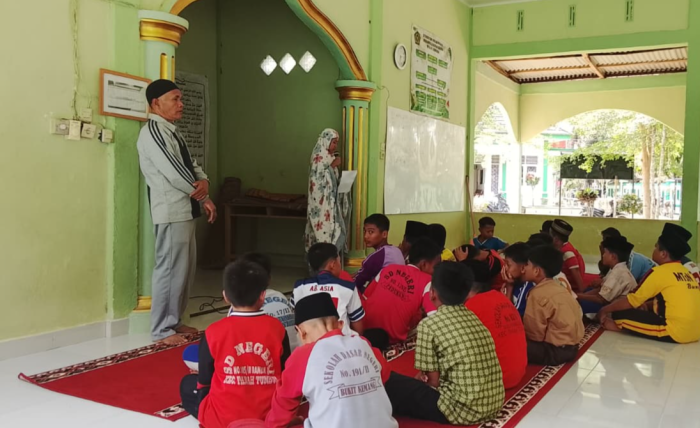 Adab Lebih Tinggi daripada Ilmu, Pesan Zakia dalam Kultumnya