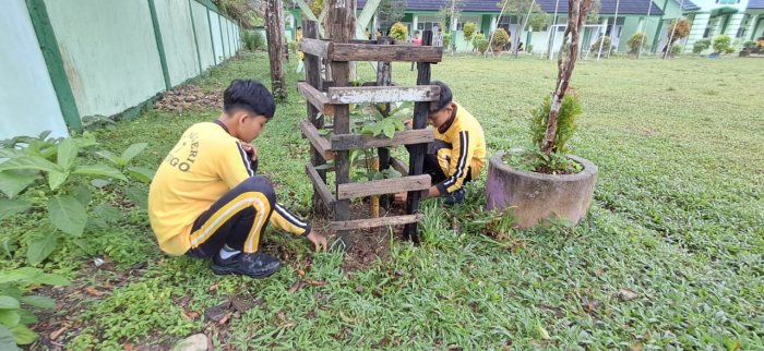 Siswa MTsN 7 Bungo Wujudkan Cinta Lingkungan Lewat Kegiatan Rutin Kebersihan