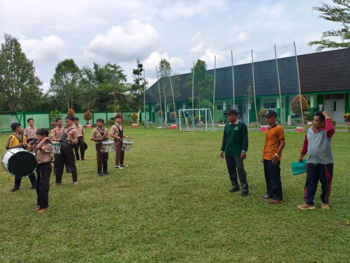 Ketua Komite MTsN 7 Bungo Tinjau Kegiatan Madrasah, Apresiasi Pengembangan Ekstrakurikuler Peserta Didik Ketua Komite MTsN 7 Bungo Tinjau Kegiatan Madrasah, Apresiasi Pengembangan Ekstrakurikuler Peserta Didik
