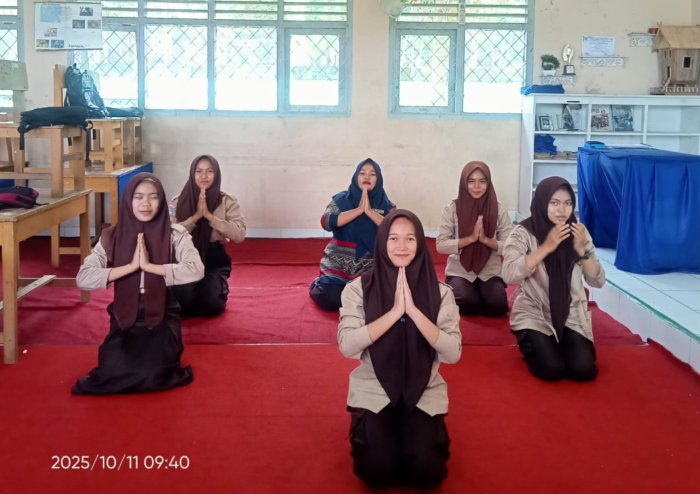 Siswi MTsN 7 Bungo Ikuti Latihan Tari Persembahan Sikapur Sirih Khas Jambi