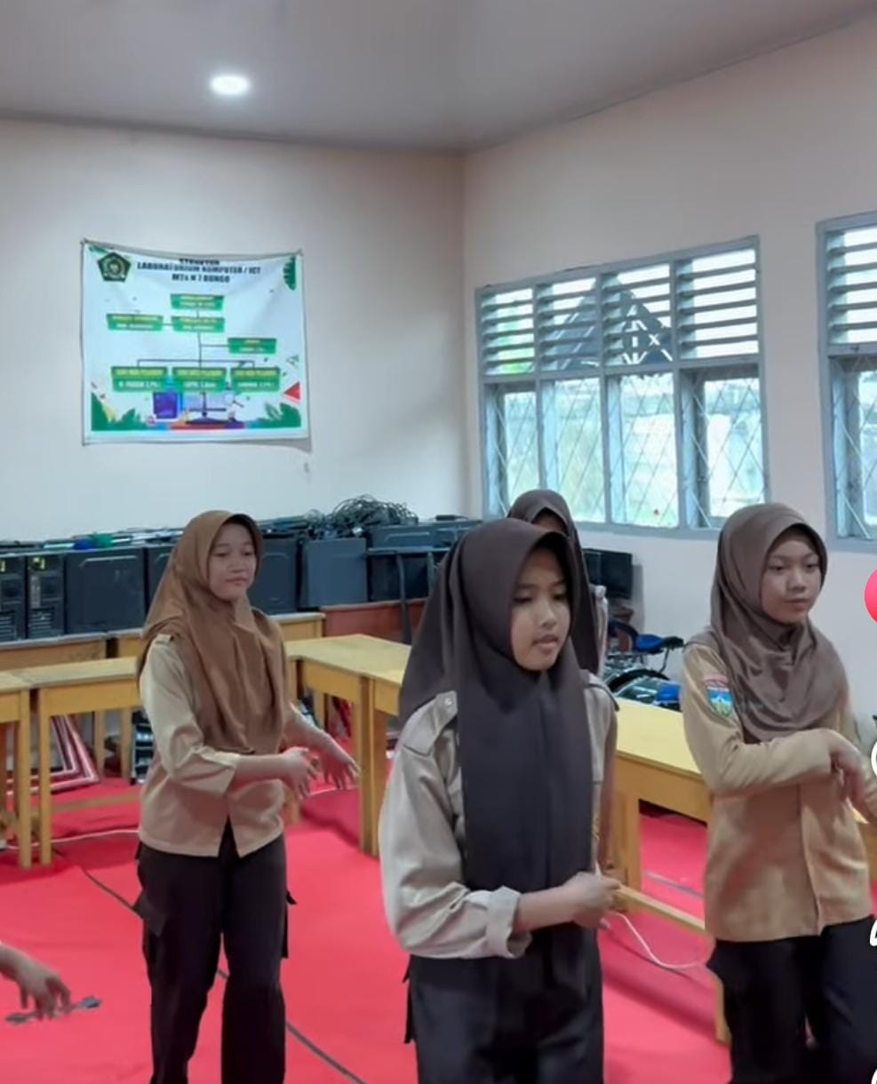 Kegiatan Seni Gerak Tari di MTsN 7 Bungo: Wadah Siswa Mengenal dan Melestarikan Budaya Jambi