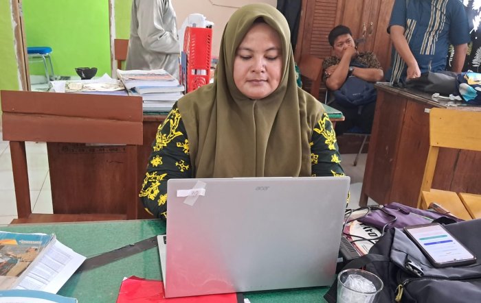 Guru MTsN 7 Bungo Lakukan Persiapan Administrasi untuk Lapor Diri PPG Kemenag Batch 3