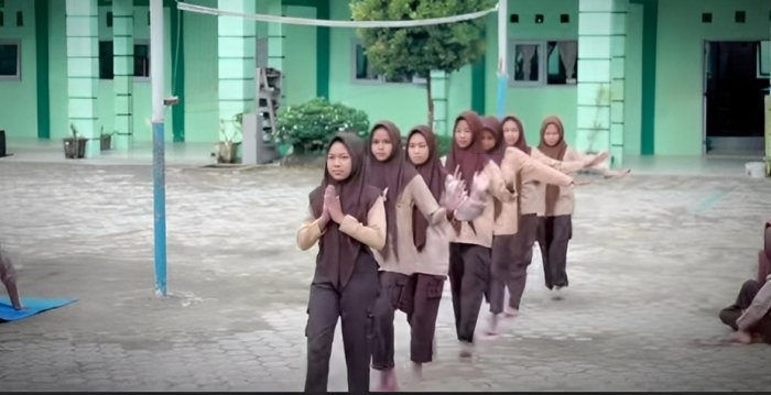 Siswa Kelas VIII C MTsN 7 Bungo Tampilkan Tari Kreasi Nusantara di Ajang Pengembangan Minat dan Bakat