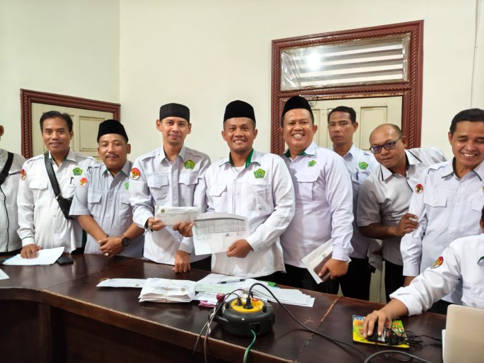 Kepala MTsN 7 Bungo Terima Penyaluran Zakat Profesi ASN Kemenag Bungo, Akan Disalurkan kepada yang Berhak