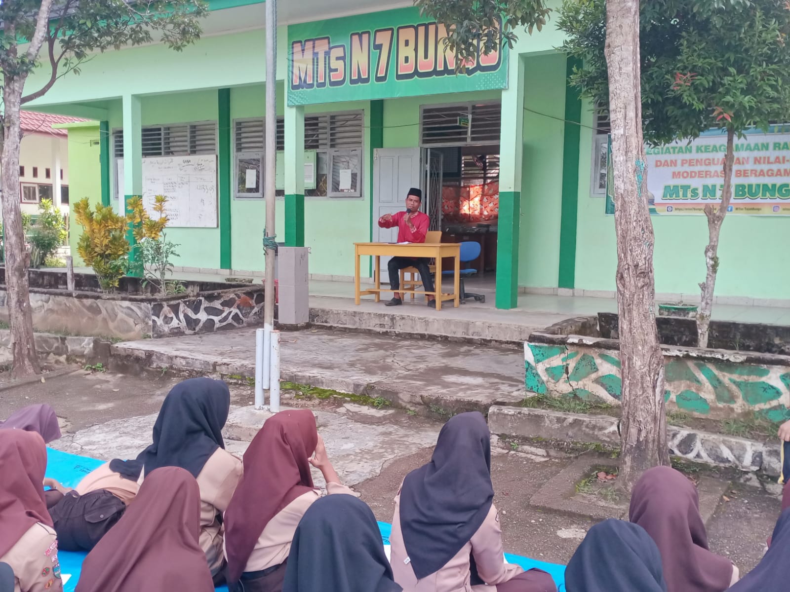 Ust. Gianto Gali Lebih Dalam tentang Kefarat, Fidiyah, dan Qada dalam Kajian Ramadhan di MTsN 7 Bungo