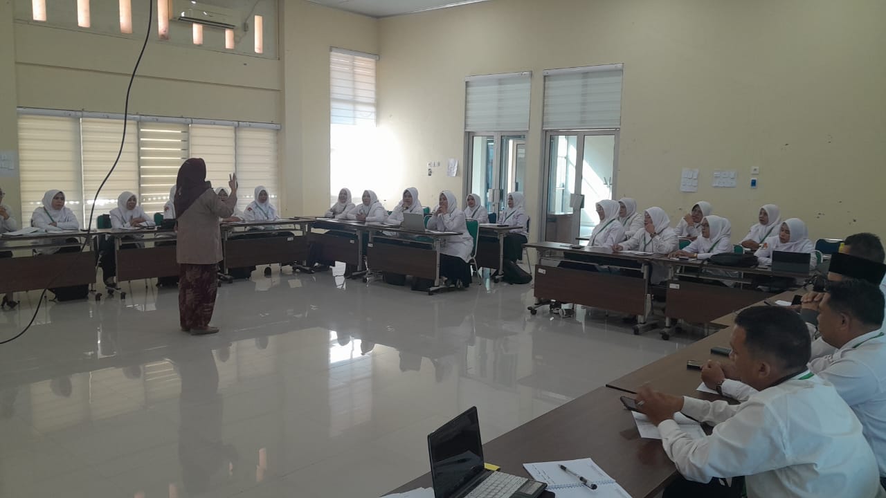 Hari Kedua Pelatihan di BDK Padang, Ibu Sumarni Tetap Semangat Jalani Proses Peningkatan Kompetensi