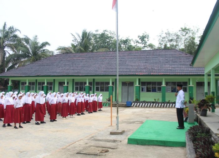 Kepala MTsN 7 Bungo Pimpin Apel Pengarahan PMBM, 144 Calon Murid Baru Lulus Verifikasi dan Siap Ikuti Seleksi Akademik