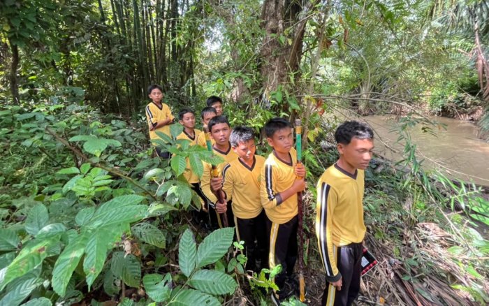 Susur Halang Rintang Uji Kemampuan Survival Peserta Persami MTsN 7 Bungo