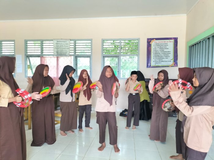 MTsN 7 Bungo Hidupkan Semangat Sholawat Lewat Pelatihan Rebana Rutin