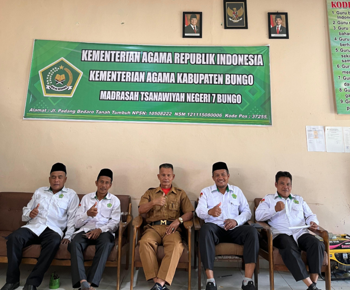 Ketua Komite Madrasah MTsN 7 Bungo Tinjau Perkembangan Madrasah dan Pelaksanaan PPDB 2025/2026