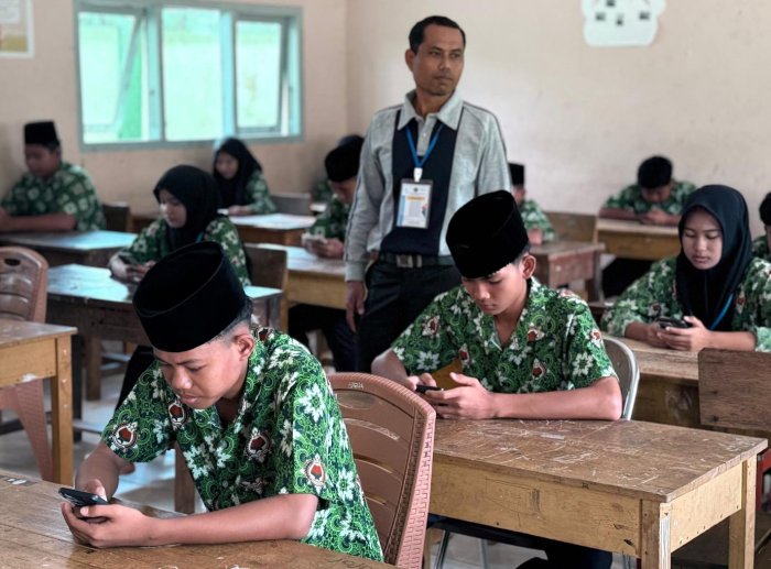 Ujian Madrasah MTsN 7 Bungo Hari Keempat Berlangsung Lancar, Disiplin dan Semangat Peserta Terjaga