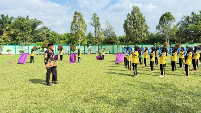 Kepala MTsN 7 Bungo Tinjau Latihan Marching Band Bahana Syahdu, Berikan Motivasi Tingkatkan Prestasi dan Kedisiplinan