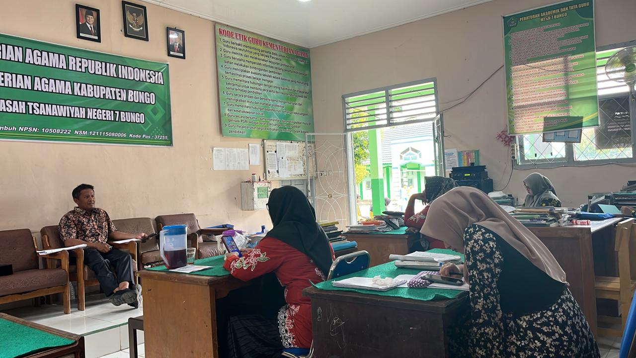 MTsN 7 Bungo Gelar Rapat Pembentukan Panitia Asesmen Sumatif Akhir Semester Genap T.P. 2024/2025