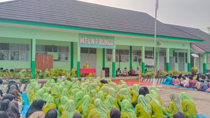 Yasinan Bersama di MTsN 7 Bungo Perkuat Nilai Keagamaan dan Kebersamaan Civitas Madrasah Yasinan Bersama di MTsN 7 Bungo Perkuat Nilai Keagamaan dan Kebersamaan Civitas Madrasah