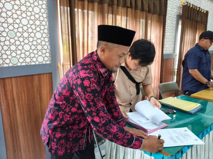 Kepala MTsN 7 Bungo Teken Kerja Sama Outsourcing dengan PT Garuda 05