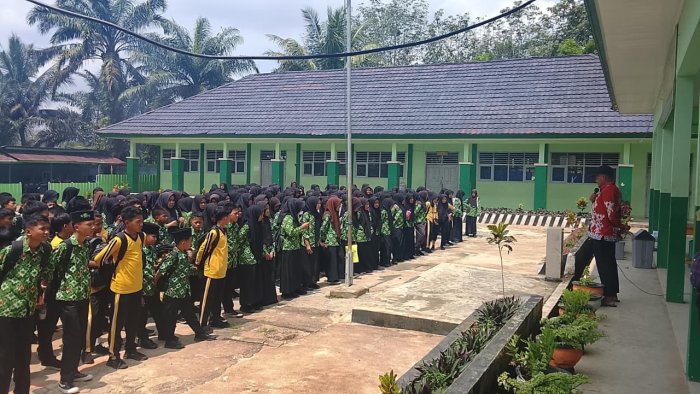 Jelang Jalan Santai HAB ke-80, Kamad MTsN 7 Bungo Sampaikan Arahan Khusus dan Atur KBM Daring