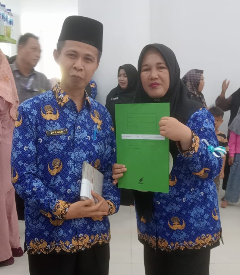 Penantian 18 Tahun Terwujud: Tendik MTsN 7 Bungo, Ibu Hermawati, Resmi Diangkat Menjadi ASN PPPK Kemenag