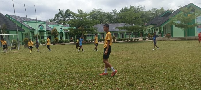 Tim Sepak Bola MTsN 7 Bungo Gelar Latihan Persiapan Tournament Mini Soccer 2025