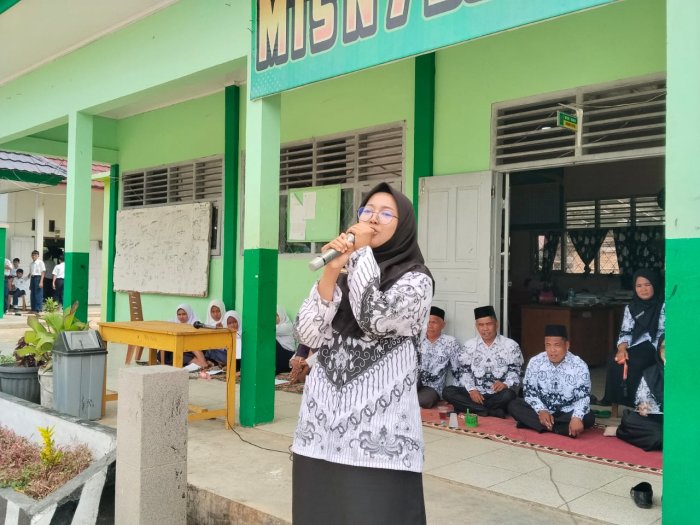 Ibu Cinta Invia Wulandari, S.S Tampil Memukau di Pensi HUT PGRI dan Hari Guru Nasional 2025