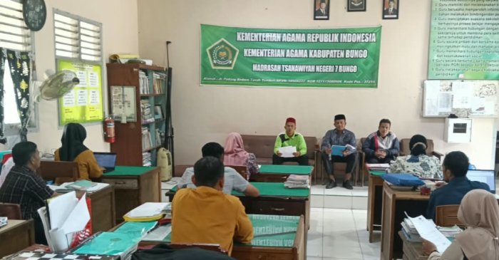 Hari Pertama PJJ, Aktivitas MTsN 7 Bungo Tetap Berjalan di Tengah Kabut Asap Hari Pertama PJJ, Aktivitas MTsN 7 Bungo Tetap Berjalan di Tengah Kabut Asap