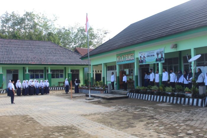 Upacara Bendera Penuh Makna di MTsN 7 Bungo: Tugas Terakhir Kelas IX Berlangsung Khidmat