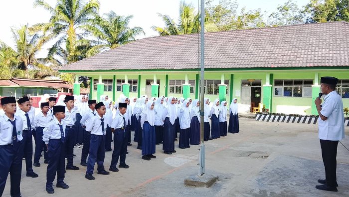 Kepala MTsN 7 Bungo Resmi Buka Pelaksanaan ASAS Ganjil, Tekankan Evaluasi Capaian Belajar Siswa