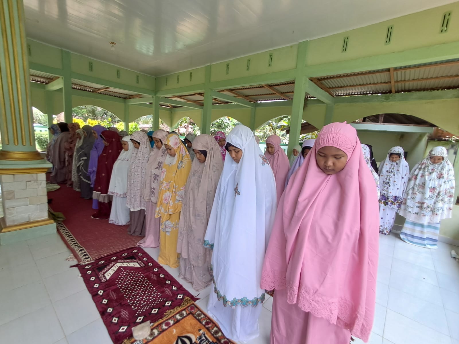Aktivitas Shalat Dzuhur Berjamaah dan Penyampaian Kultum di MTs Negeri 7 Bungo