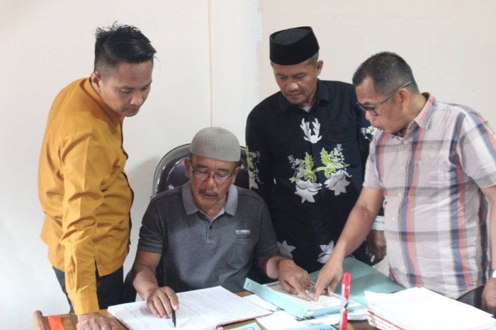 Kepala MTsN 7 Bungo Monitoring Pencetakan dan Penandatanganan Ijazah Tahun Ajaran 2025/2026