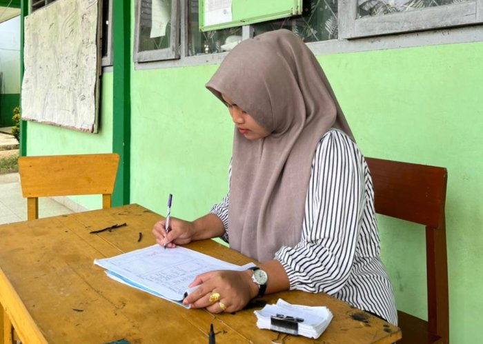 Disiplin Terjaga, Belajar Optimal: MTsN 7 Bungo Terapkan Program Guru Piket