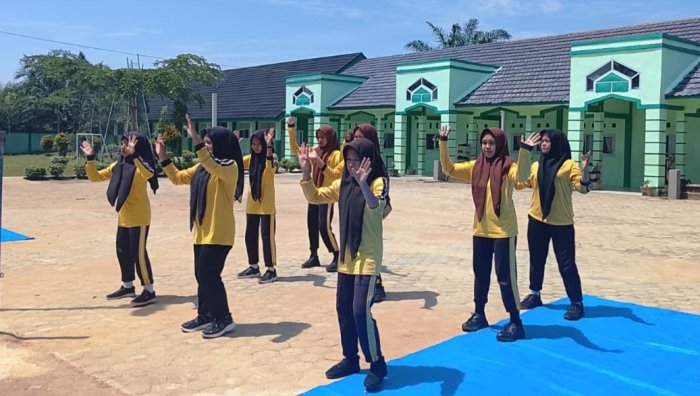 Tim Senam Kreasi Kelas IX D Hadir pada Lomba Senam Kreasi di MTsN 7 Bungo