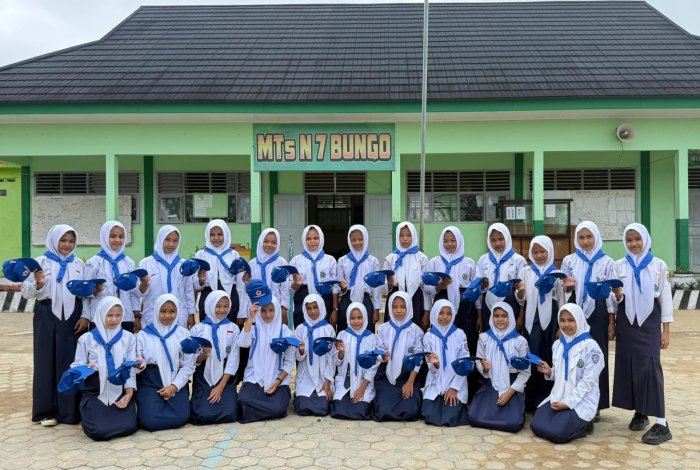 PMR MTsN 7 Bungo: Organisasi Kemanusiaan yang Terus Menguat, Anggota Baru Resmi Dikukuhkan