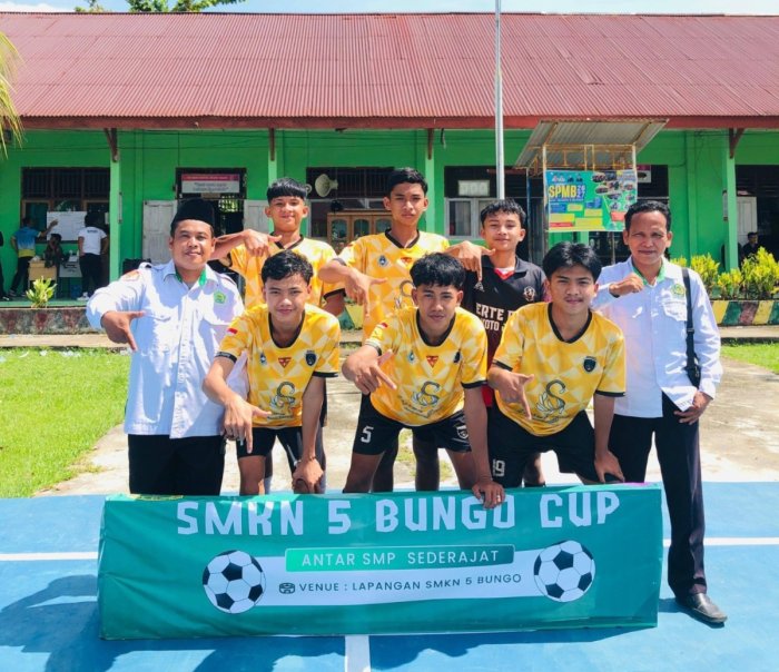 Tim Futsal MTsN 7 Bungo Ikut Turnamen SMKN 5 Bungo Cup 2026, Berhasil Raih Tiket Semifinal